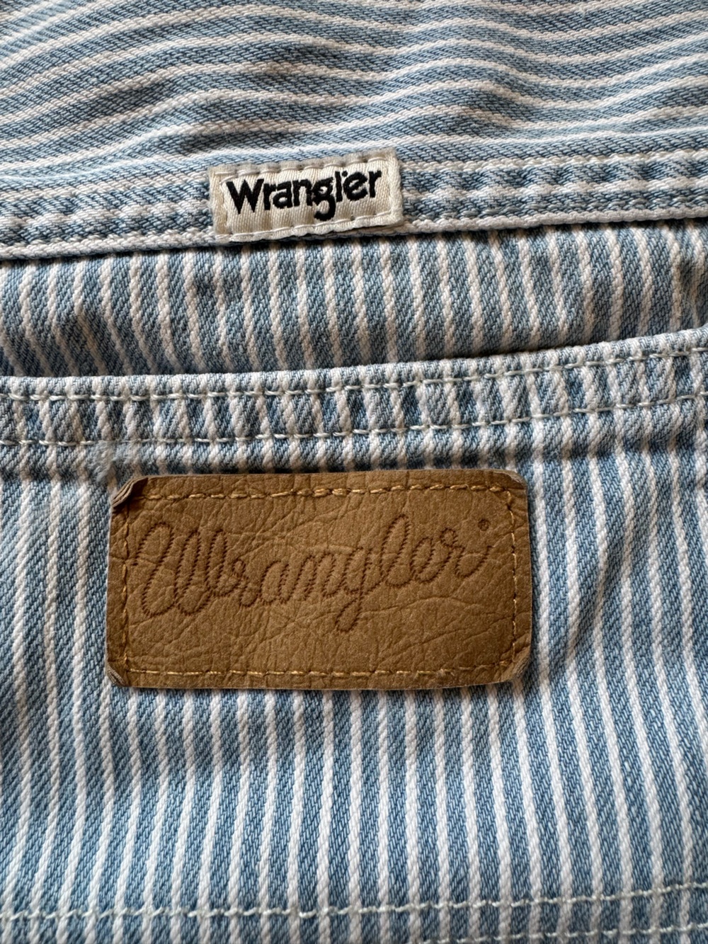 Wrangler Women’s Blue & White Striped Hick Horay Denim Carpenter Shorts Size 26 - Picture 10 of 11
